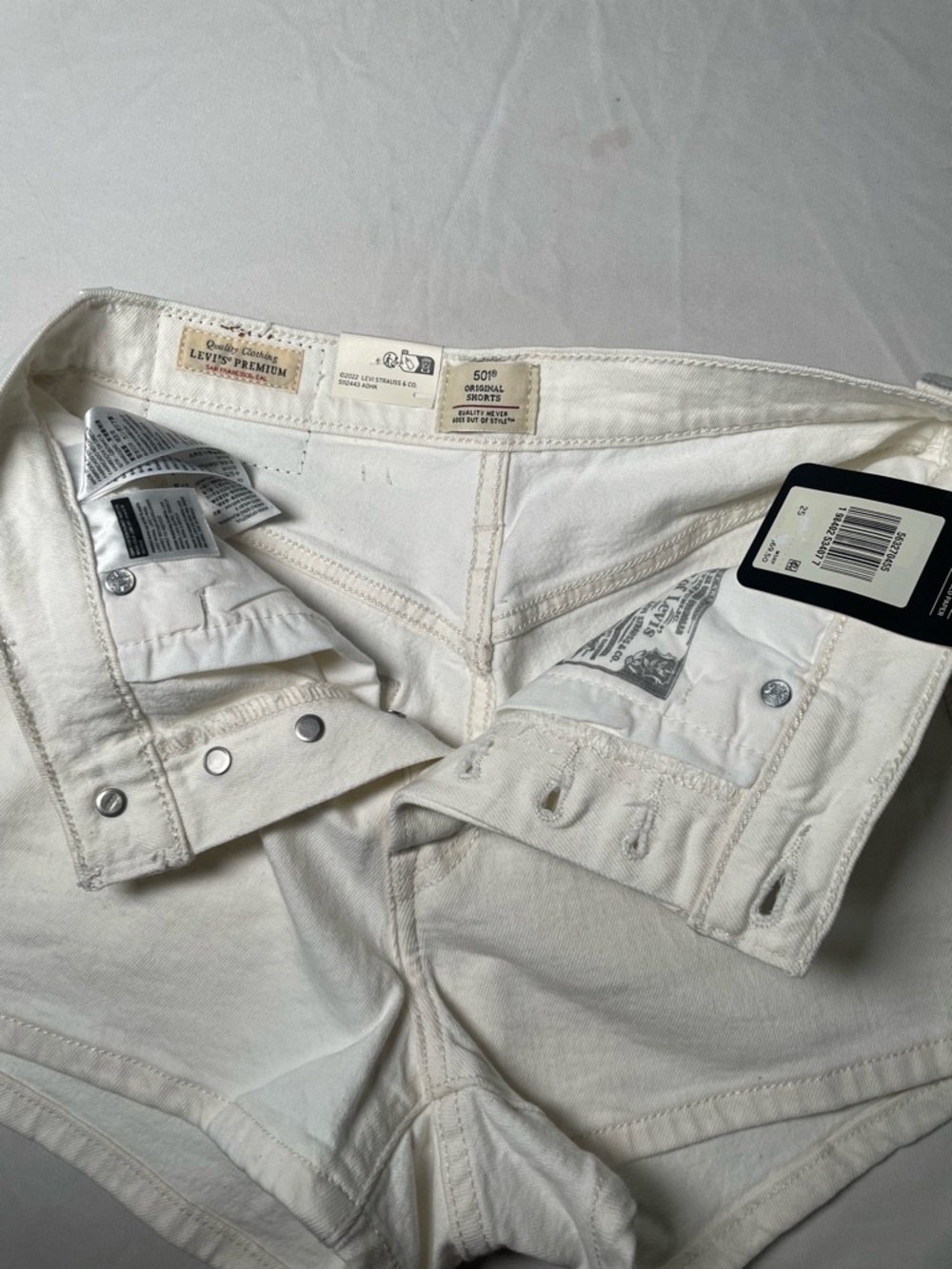 Levi’s Women’s 501 Original Shorts High-Rise White, Size 25, Brand NWT - Picture 2 of 8